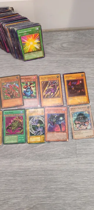 Lote de 218 cartas Yu-Gi-Oh!