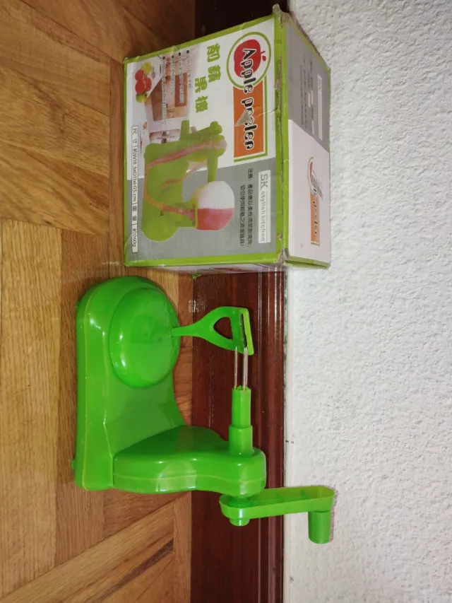 Pelador de Frutas Manual Verde