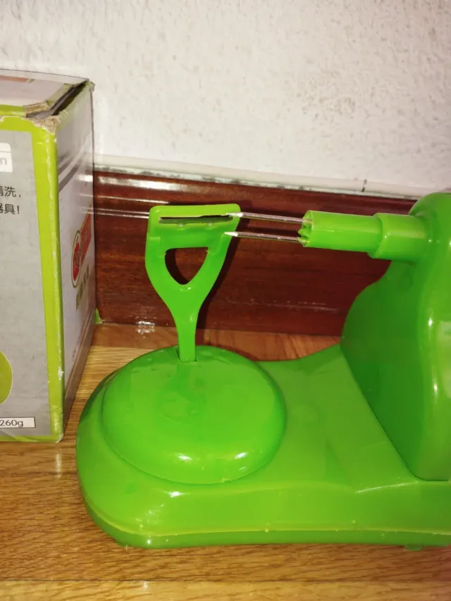 Pelador de Frutas Manual Verde