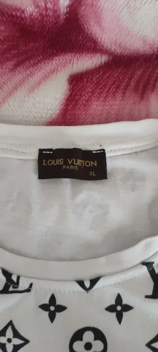 T-shirt stile Louis Vuitton