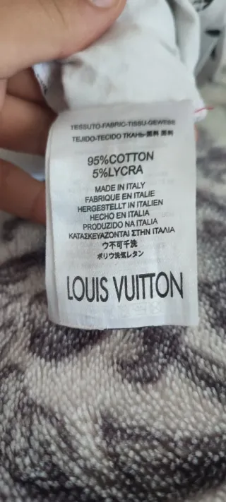 T-shirt stile Louis Vuitton