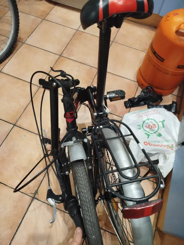 Bicicleta Plegable Negra sale del taller revisión