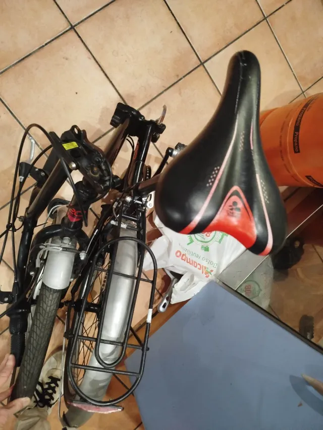 Bicicleta Plegable Negra sale del taller revisión