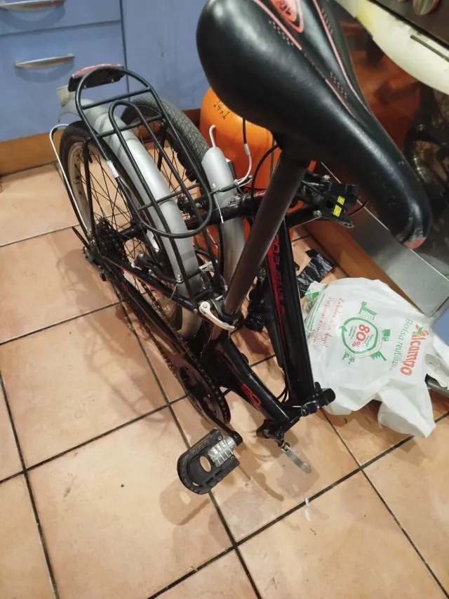 Bicicleta Plegable Negra sale del taller revisión
