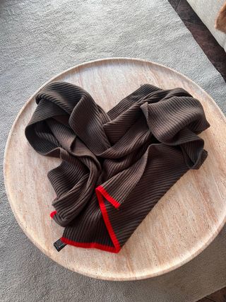 Bufanda Zara Marrón con Ribete Rojo 50x220