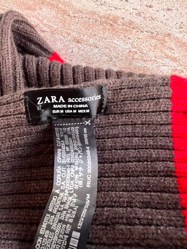 Bufanda Zara Marrón con Ribete Rojo 50x220
