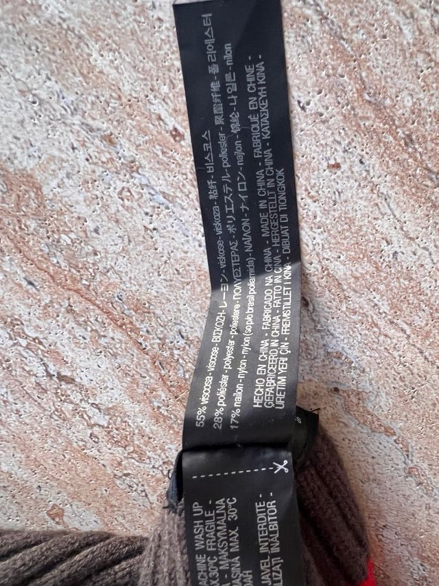 Bufanda Zara Marrón con Ribete Rojo 50x220