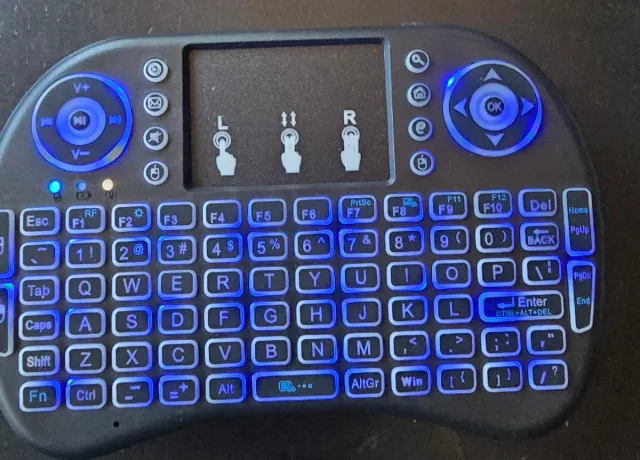 Mini Teclado Inalámbrico con Touchpad