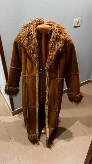 Abrigo largo marrón con pelo