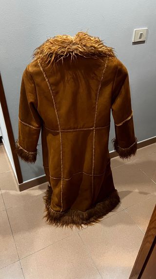 Abrigo largo marrón con pelo