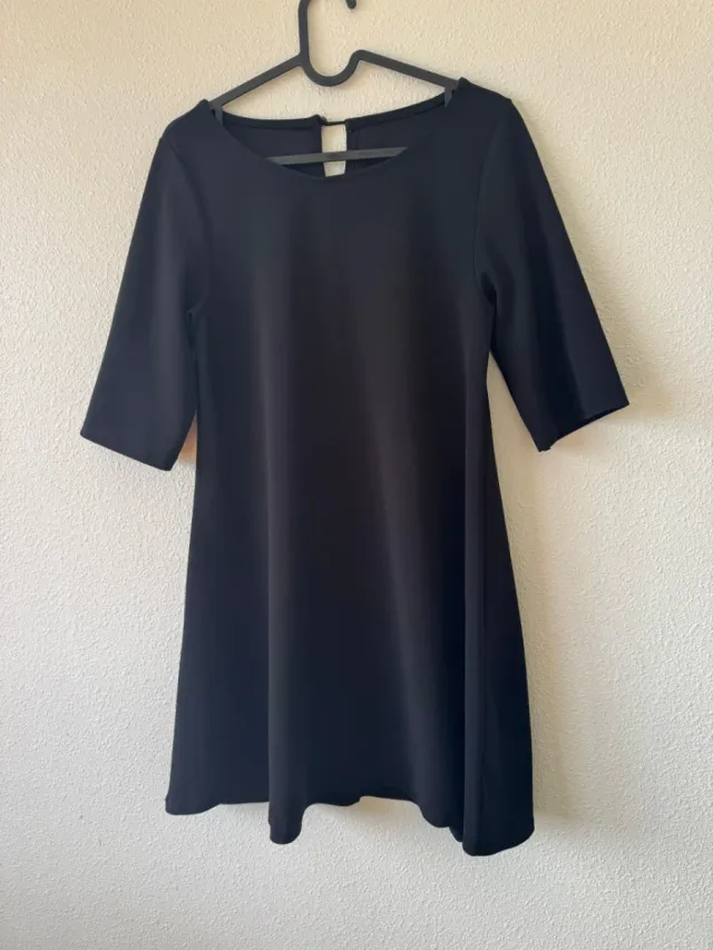 Vestido básico negro manga 3/4