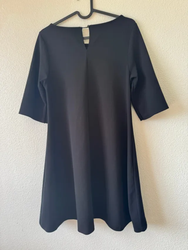 Vestido básico negro manga 3/4