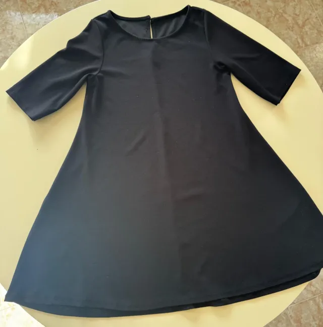 Vestido básico negro manga 3/4