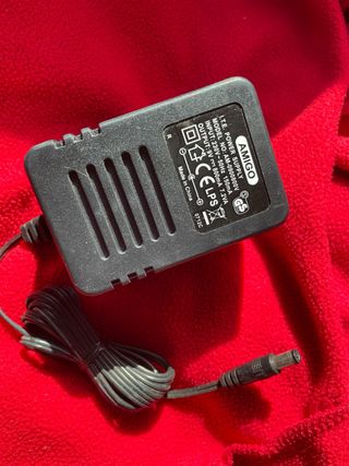 Adaptador Corriente AMIGO 9V 800mA