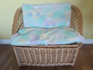 Sillón de mimbre para niños