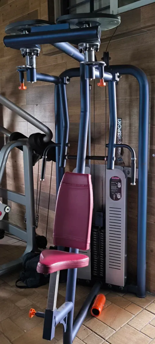 Máquina contractora aperturas pectoral y hombro