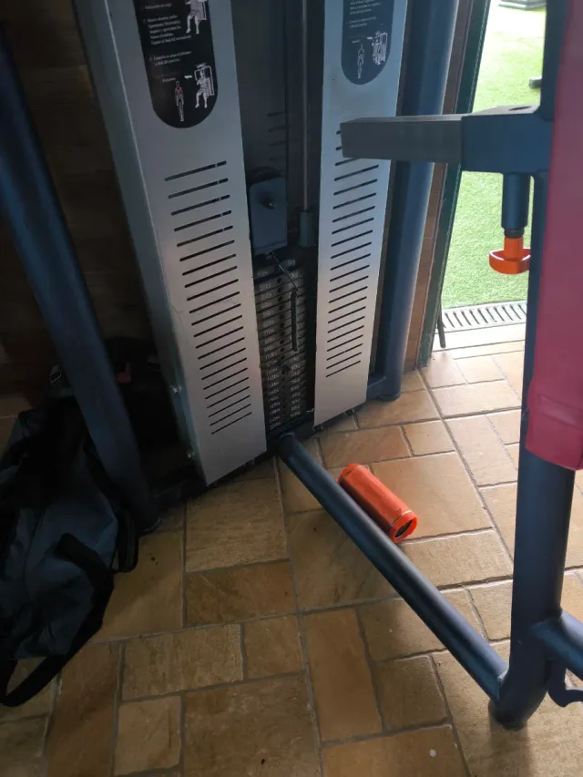 Máquina contractora aperturas pectoral y hombro