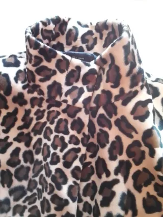 Abrigo estampado leopardo
