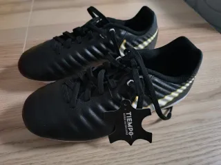 Botas de futbol nuevas