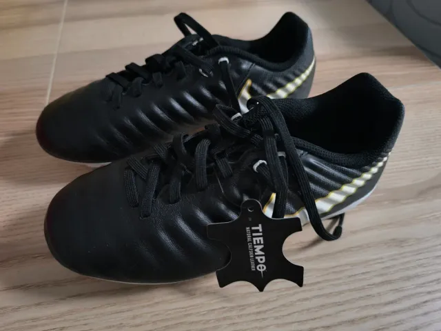 Botas de futbol nuevas