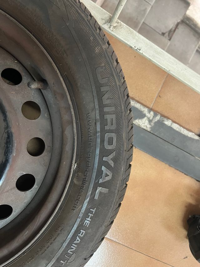 Rueda de repuesto con llanta de hierro