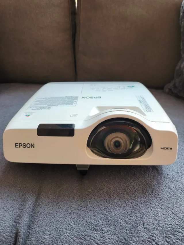 Proyector Epson LCD H673B