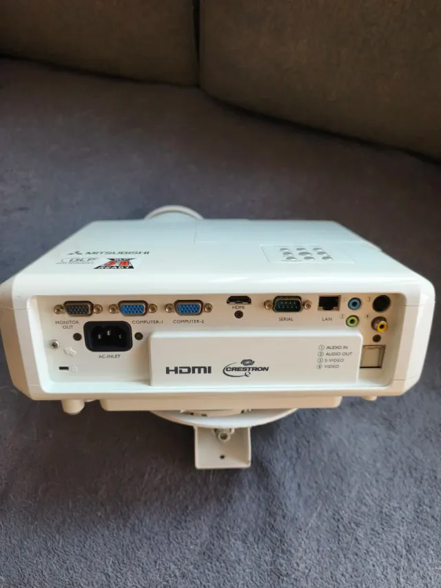 Proyector Epson LCD H673B