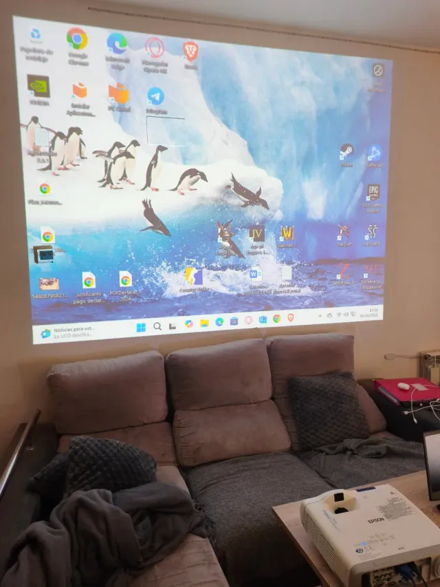 Proyector Epson LCD H673B