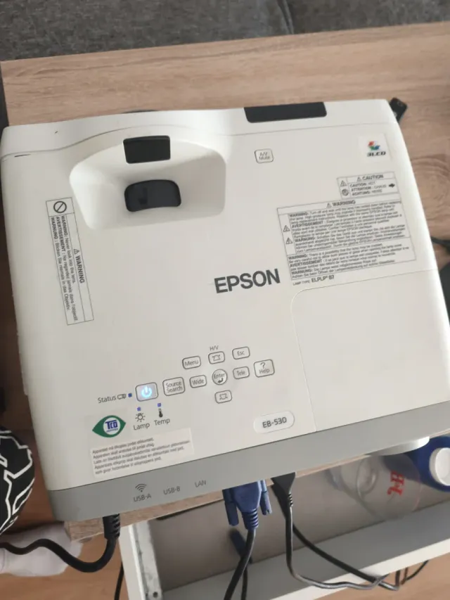 Proyector Epson LCD H673B