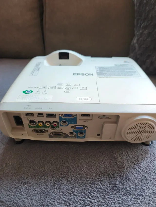 Proyector Epson LCD H673B