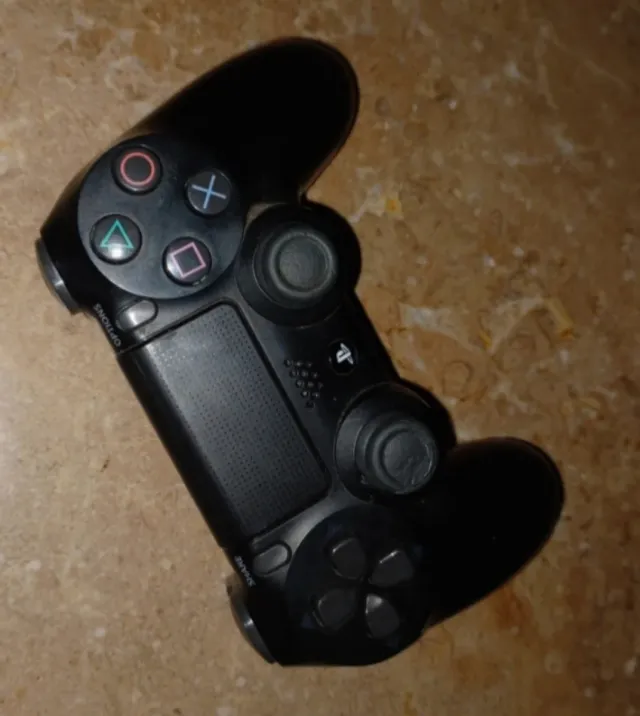Controller PS4 Sony Nero. Molto curato.