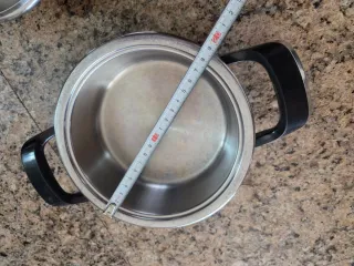 Cazuela AMC pequeña con tapa.