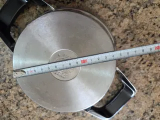 Cazuela AMC pequeña con tapa.