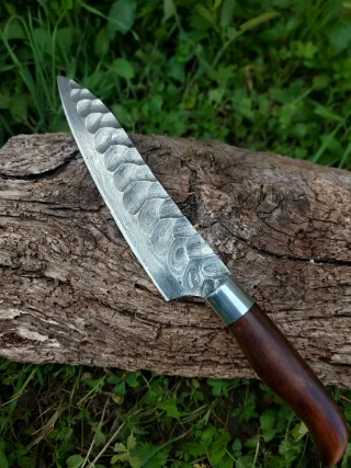 Coltello da cucina in acciaio damasco forgiato
