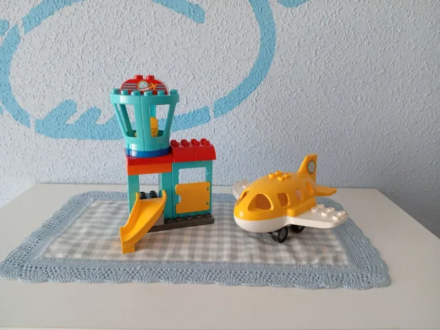 Juego de construcción aeropuerto y avión