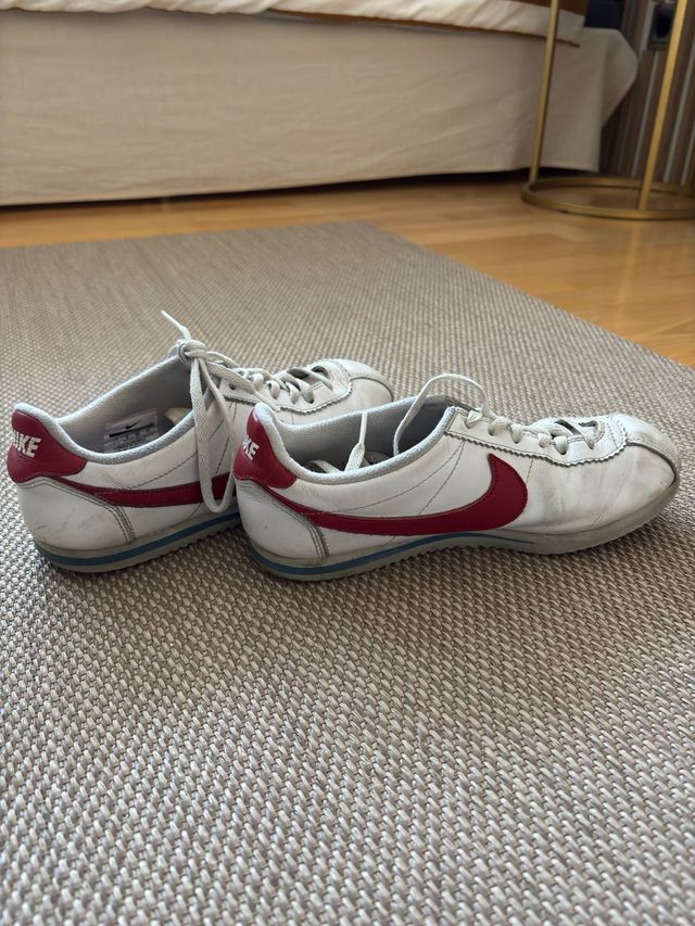 Zapatillas Nike Cortez Blancas y Rojas