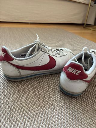 Zapatillas Nike Cortez Blancas y Rojas