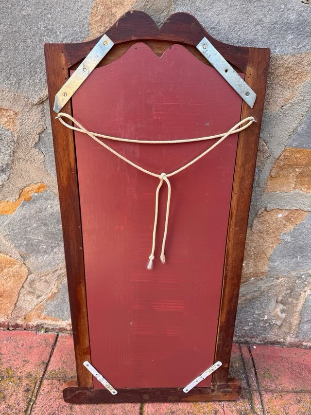 Espejo de madera con marco decorativo