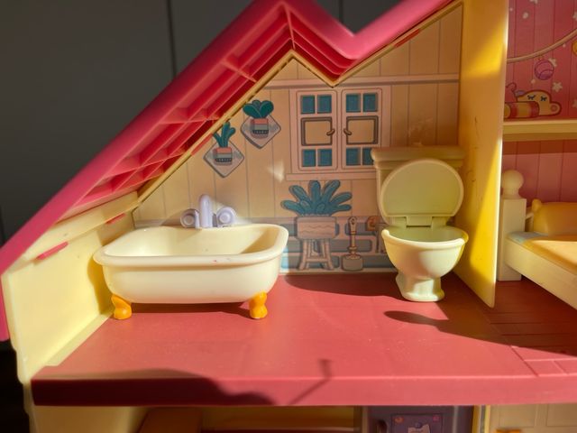 Casa de Bluey con muñecos