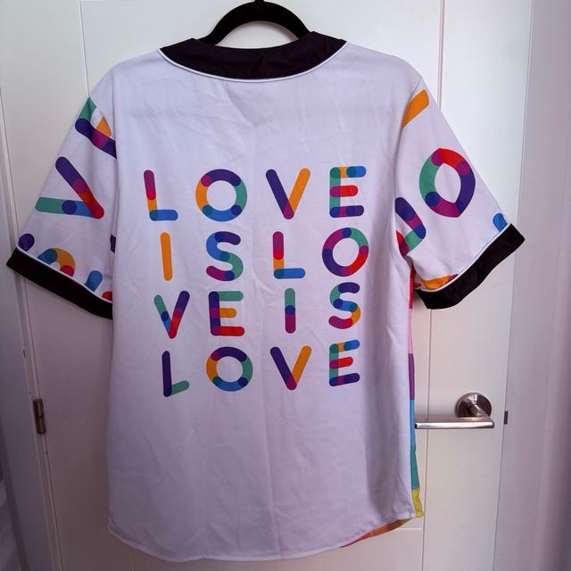 Camiseta FreshHoods Estampado Orgullo Multicolor