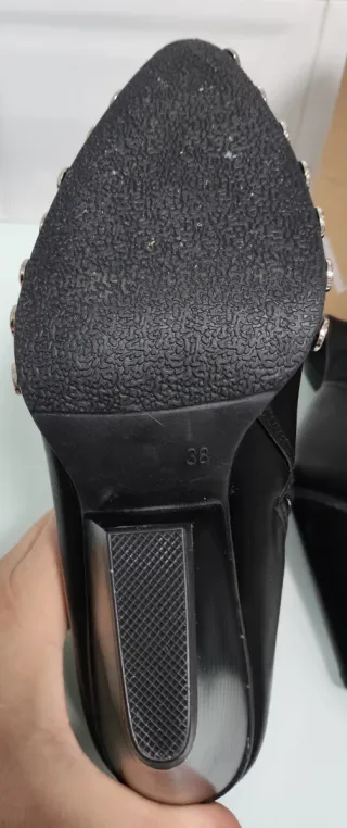 Botas negras con tachuelas Talla 38