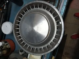 Tapacubos Chrysler 180 Acero,hay 4,y Dos sueltos.