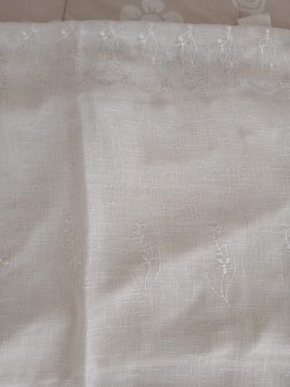 Tende lunghe ricamate bianche