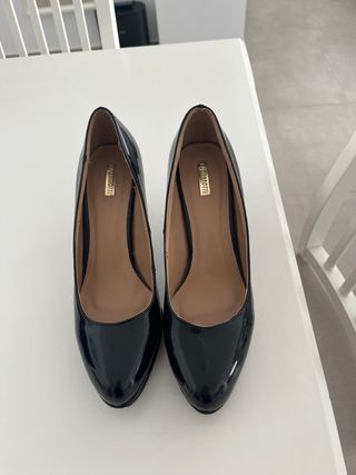 Zapatos de tacón charol negro
