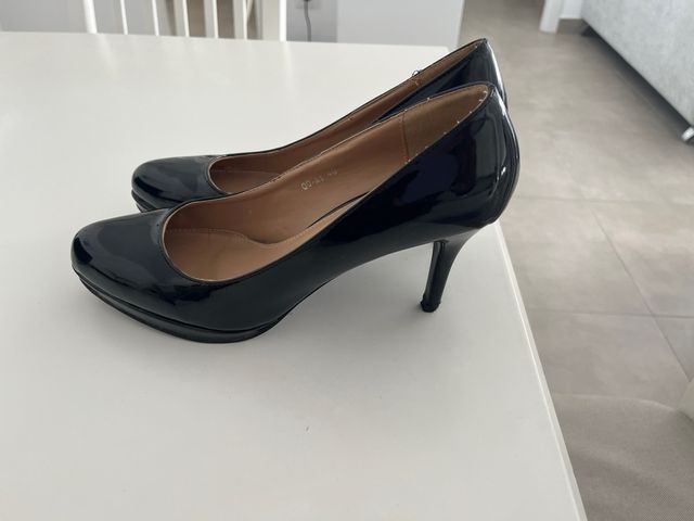Zapatos de tacón charol negro