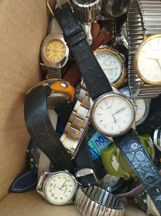 LOTE 40 RELOJES A 45 EUROS