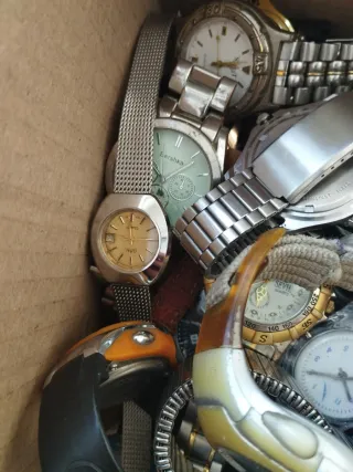 LOTE 40 RELOJES A 45 EUROS