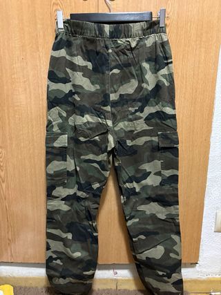 Pantalón cargo camuflaje H&M Talla S