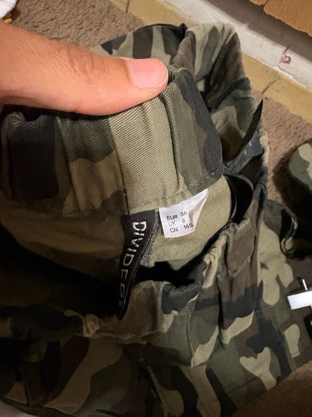 Pantalón cargo camuflaje H&M Talla S