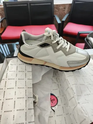 Zapatillas Munich Mujer Talla 39 Plata y Blanco